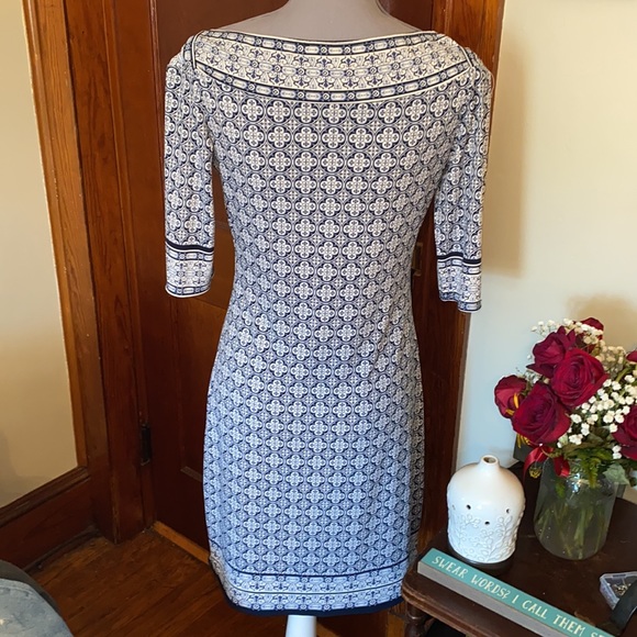 ‼️NWOT Max studio blue and white Patterned sheath dress‼️ - Picture 9 of 11